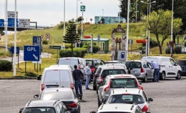 La huelga de transportistas de combustible en Portugal pone en jaque al ejecutivo